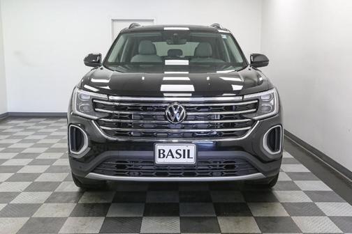 Deep Black Pearl 2026 Volkswagen Atlas 2.0T SE W/TECHNOLOGY