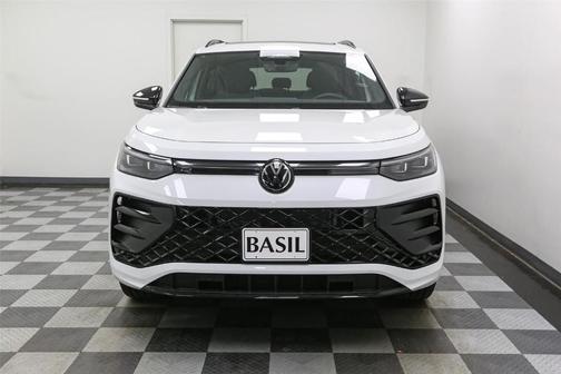 2025 Volkswagen Tiguan 2.0T SE R-Line Black