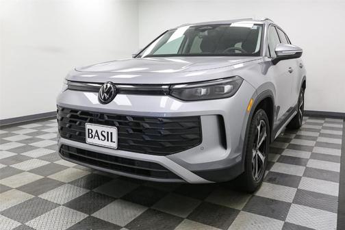 Pyrite Silver Metallic 2026 Volkswagen Tiguan 2.0T SE