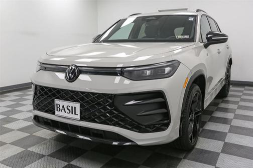2025 Volkswagen Tiguan 2.0T SE R-Line Black