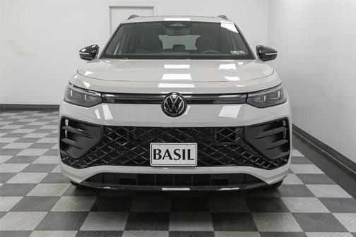 2025 Volkswagen Tiguan 2.0T SE R-Line Black