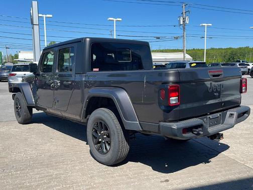 Granite Crystal Clearcoat Metallic 2022 Jeep Gladiator Sport