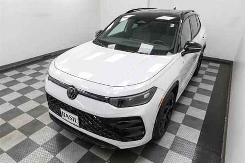 2025 Volkswagen Tiguan 2.0T SE R-Line Black