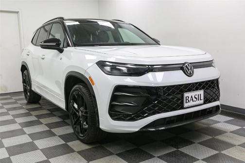 2025 Volkswagen Tiguan 2.0T SE R-Line Black