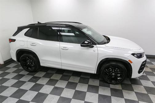 2025 Volkswagen Tiguan 2.0T SE R-Line Black