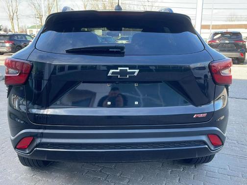 Mosaic Black Metallic 2024 Chevrolet Trax 2RS