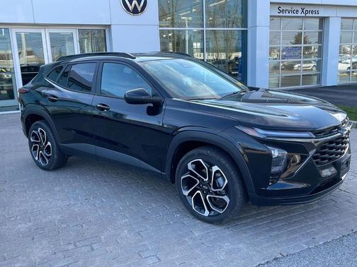 Mosaic Black Metallic 2024 Chevrolet Trax 2RS