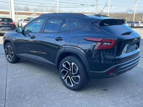 Mosaic Black Metallic 2024 Chevrolet Trax 2RS