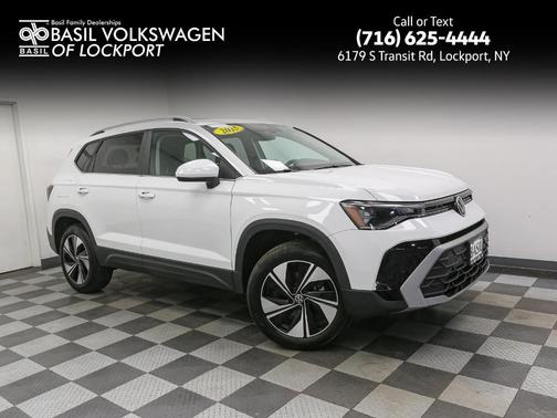 Pure White 2025 Volkswagen Taos 1.5T SE