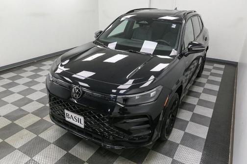 Deep Black Pearl 2026 Volkswagen Tiguan 2.0T SE R-Line Black