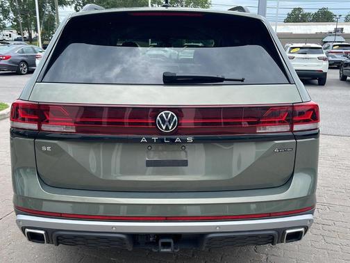 Avocado Green Pearl 2025 Volkswagen Atlas 2.0T Peak Edition