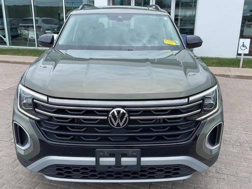 Avocado Green Pearl 2025 Volkswagen Atlas 2.0T Peak Edition