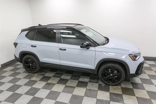 2025 Volkswagen Taos 1.5T SE Black