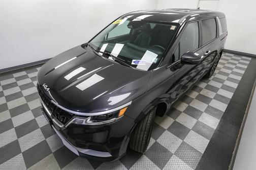 2024 Kia Carnival EX
