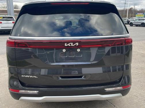 2024 Kia Carnival EX