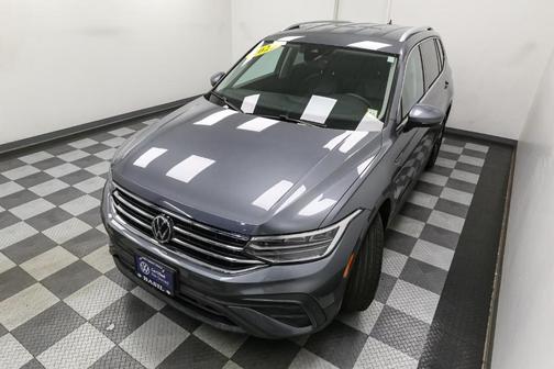 Platinum Gray Metallic 2022 Volkswagen Tiguan 2.0T SE