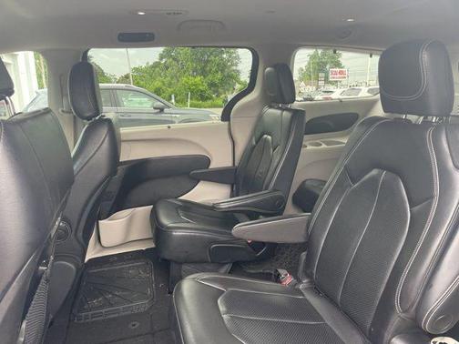 2022 Chrysler Pacifica Touring-L