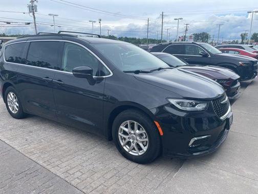 2022 Chrysler Pacifica Touring-L
