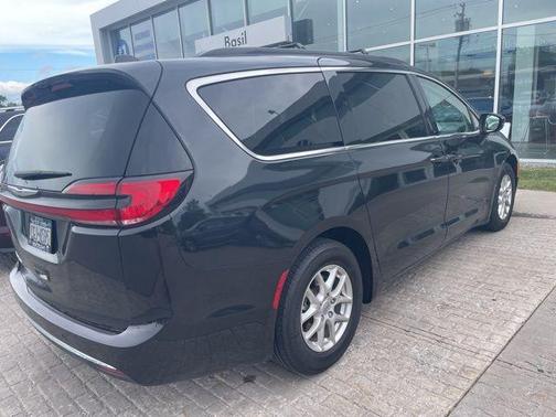 2022 Chrysler Pacifica Touring-L