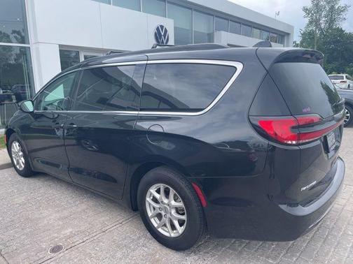 2022 Chrysler Pacifica Touring-L