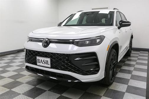 2025 Volkswagen Tiguan 2.0T SE R-Line Black