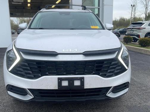 Glacial White Pearl 2024 Kia Sportage EX