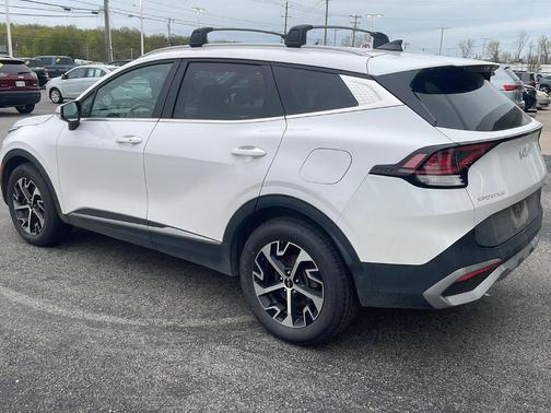 Glacial White Pearl 2024 Kia Sportage EX