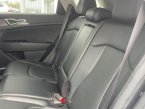 Glacial White Pearl 2024 Kia Sportage EX