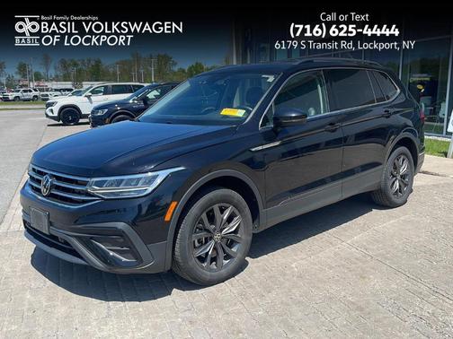 Deep Black Pearl Effect 2023 Volkswagen Tiguan 2.0T SE