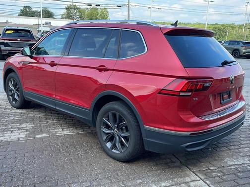 Kings Red 2024 Volkswagen Tiguan 2.0T SE
