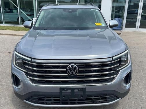 Silver Bird Metallic 2024 Volkswagen Atlas 2.0T SE