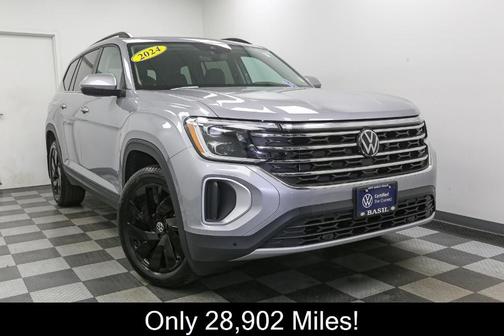 Silver Bird Metallic 2024 Volkswagen Atlas 2.0T SE