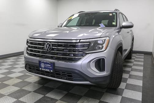 Silver Bird Metallic 2024 Volkswagen Atlas 2.0T SE