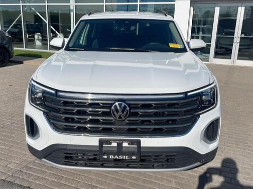Pure White 2024 Volkswagen Atlas 2.0T SE