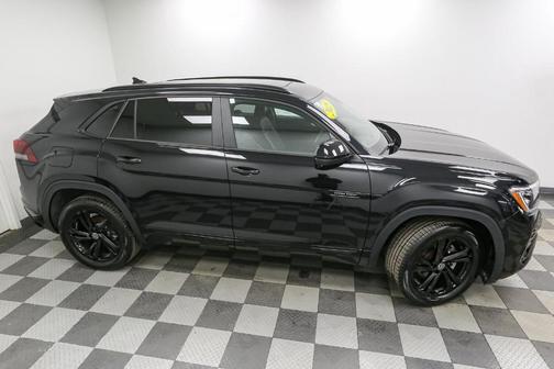 2025 Volkswagen Atlas Cross Sport 2.0T SEL R-Line Black