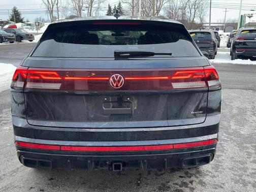 2025 Volkswagen Atlas Cross Sport 2.0T SEL R-Line Black