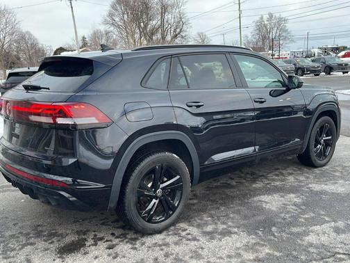 2025 Volkswagen Atlas Cross Sport 2.0T SEL R-Line Black