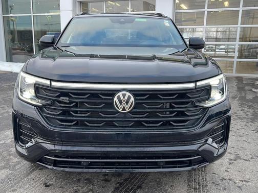 2025 Volkswagen Atlas Cross Sport 2.0T SEL R-Line Black