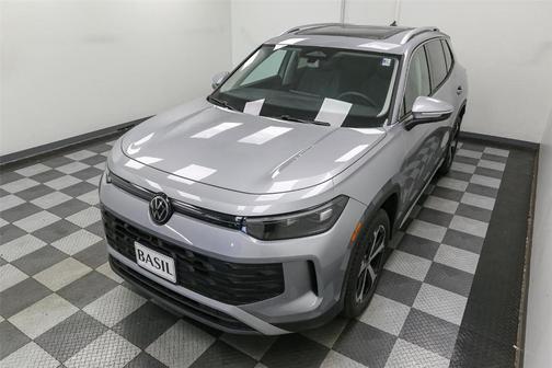 2025 Volkswagen Tiguan 2.0T SE