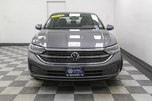 Platinum Gray Metallic 2022 Volkswagen Jetta 1.5T SE