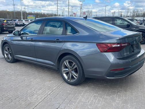 Platinum Gray Metallic 2022 Volkswagen Jetta 1.5T SE