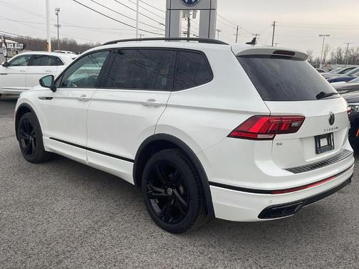 Opal White Pearl Effect 2023 Volkswagen Tiguan 2.0T SE R-Line Black