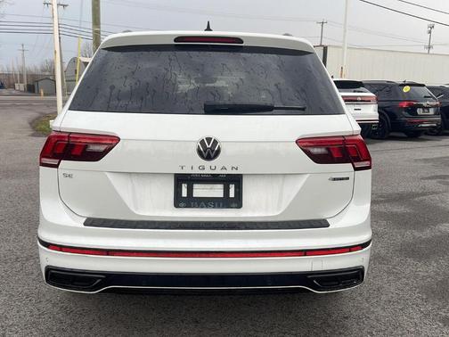 Opal White Pearl Effect 2023 Volkswagen Tiguan 2.0T SE R-Line Black