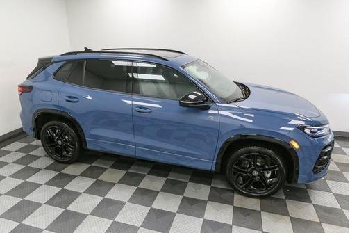 2025 Volkswagen Tiguan 2.0T SE R-Line Black