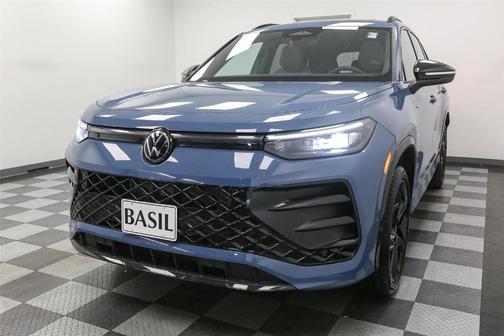 2025 Volkswagen Tiguan 2.0T SE R-Line Black