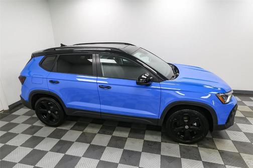 2025 Volkswagen Taos 1.5T SE Black