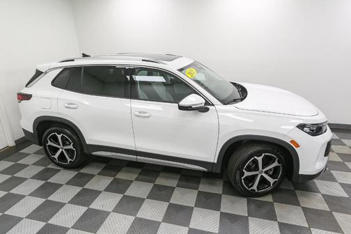 Pure White 2025 Volkswagen Tiguan 2.0T SE