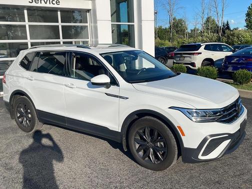 Pure White 2024 Volkswagen Tiguan 2.0T SE