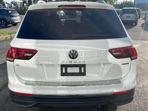 Pure White 2024 Volkswagen Tiguan 2.0T SE
