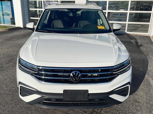 Pure White 2024 Volkswagen Tiguan 2.0T SE